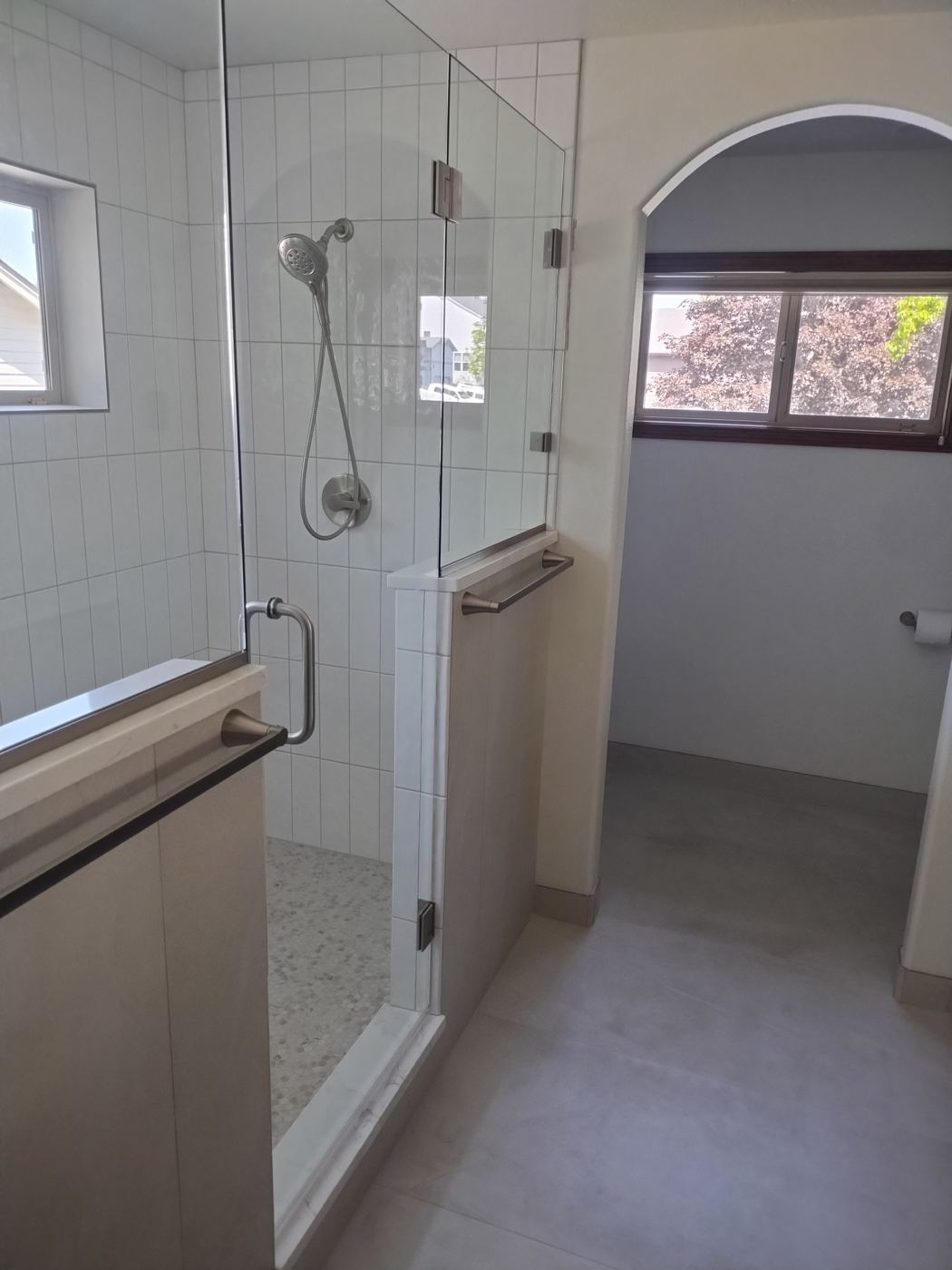 Curbless shower with bench and grab bar